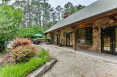 The Hiding Place - All-One-Level Carriage House - Pool Table, Hot Tub