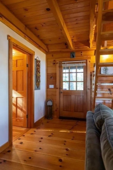 Hot Tub & WiFi - Small Family Cabin - Sunrise - Mountain Retreat in Red River Gorge, KY!