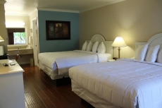 2 Queen Beds in a Studio Suite stay a night or a week!