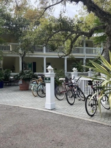 2 minute walk, beachside pool, bar and outside dining,16tennis courts. Gated.